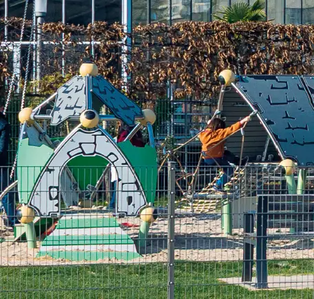 Aire de jeux pour enfants située dans le quartier de Belair à Luxembourg, à proximité de la Résidence Wimbledon.